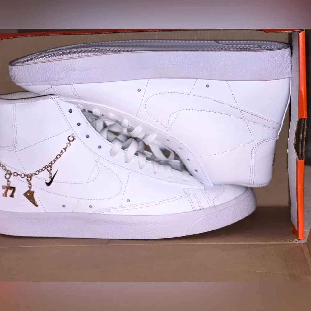 White Nike Blazers - Picture 2 of 8